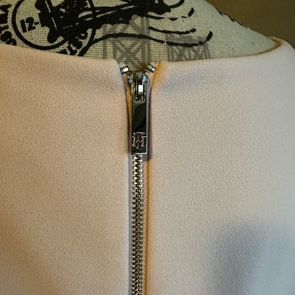 Tommy Hilfiger - Picture 4 of 7